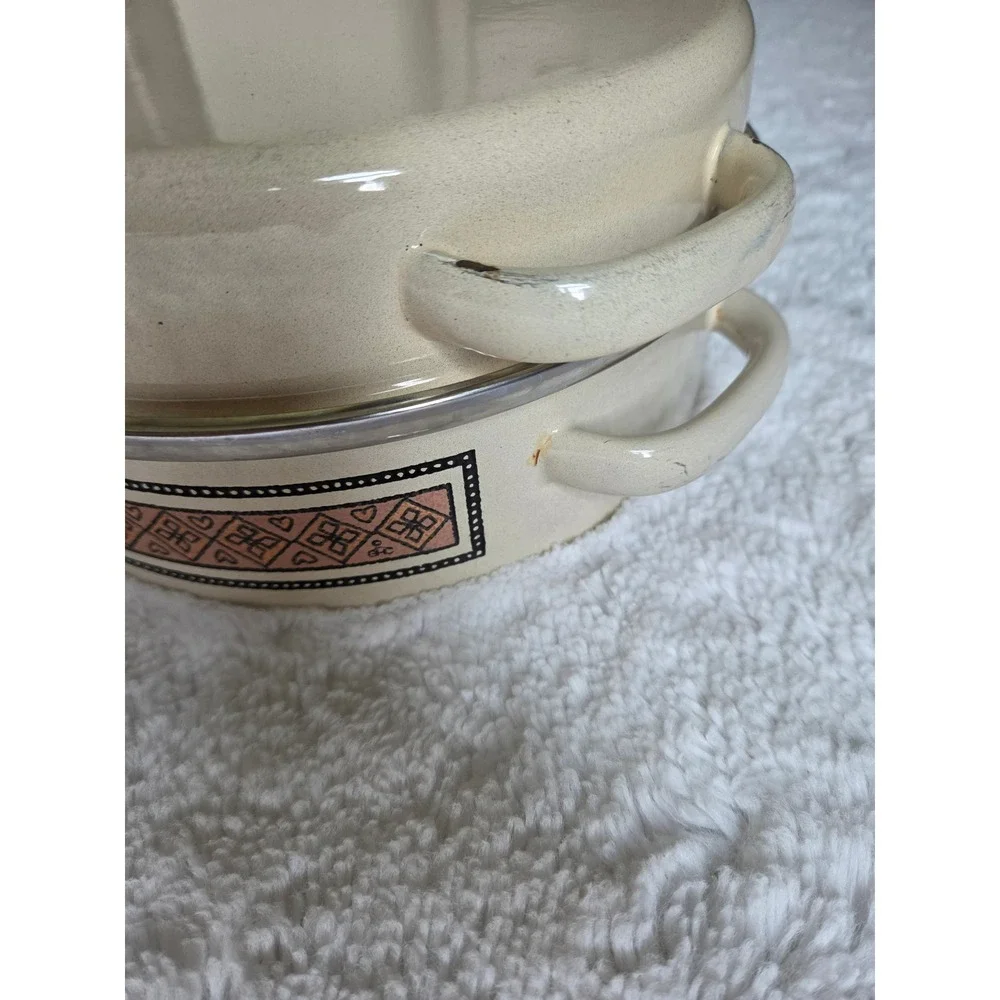Vintage Retro Cast Aluminum Enamelware Casserole Dish with Lid Cream Geometric